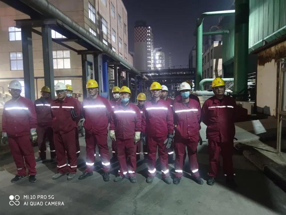 智能裝備公司春節期間加班加點力保深冷脫硫塔改造成功